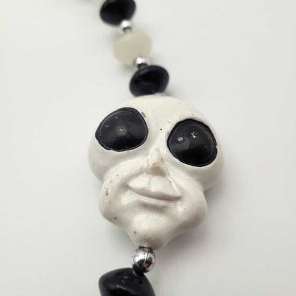 Alien Glow Rave Necklace Vintage 19" long White Black Silver Area 51 - Picture 5 of 9